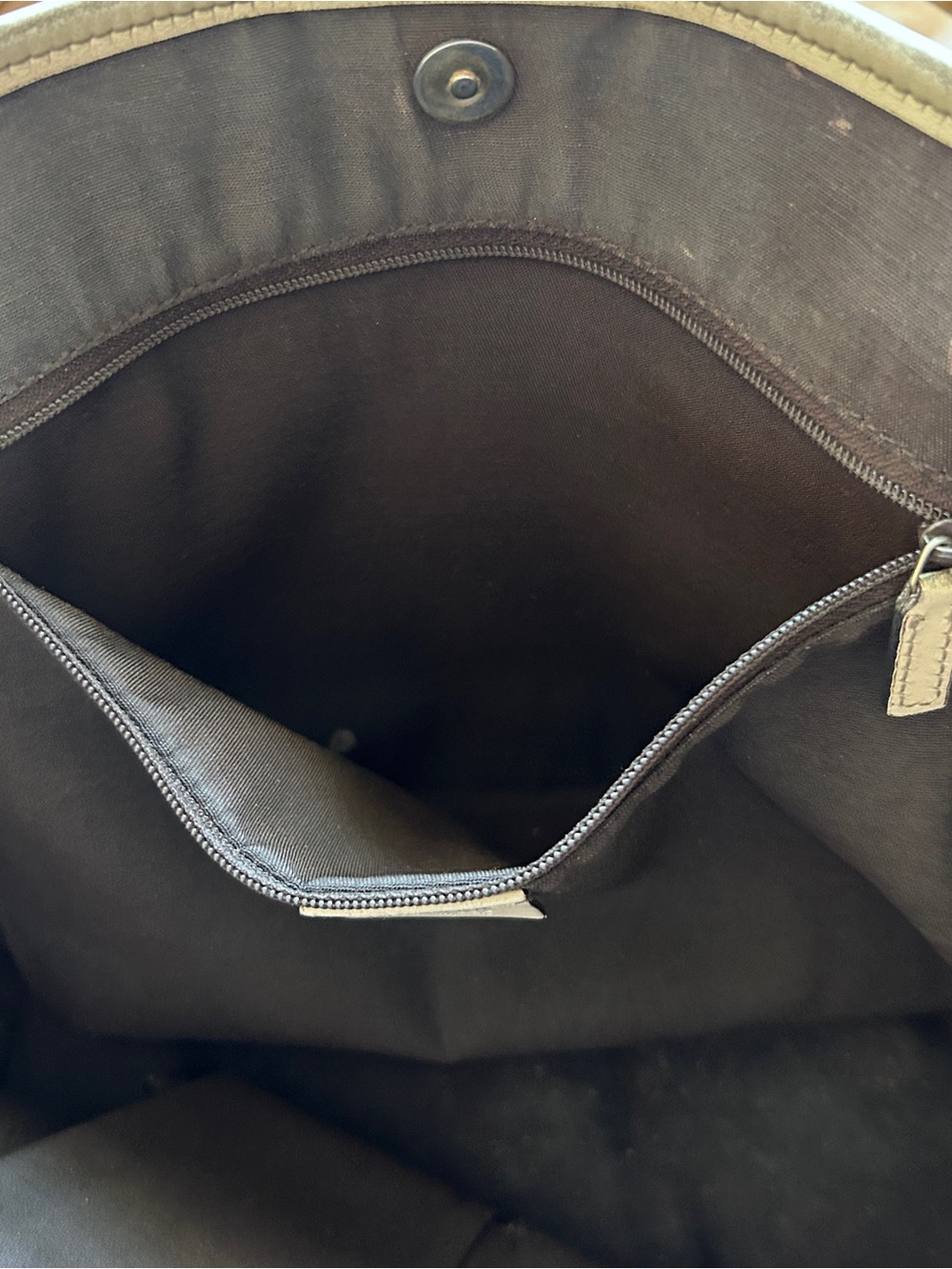 Gucci Bag - Picture 6 of 12
